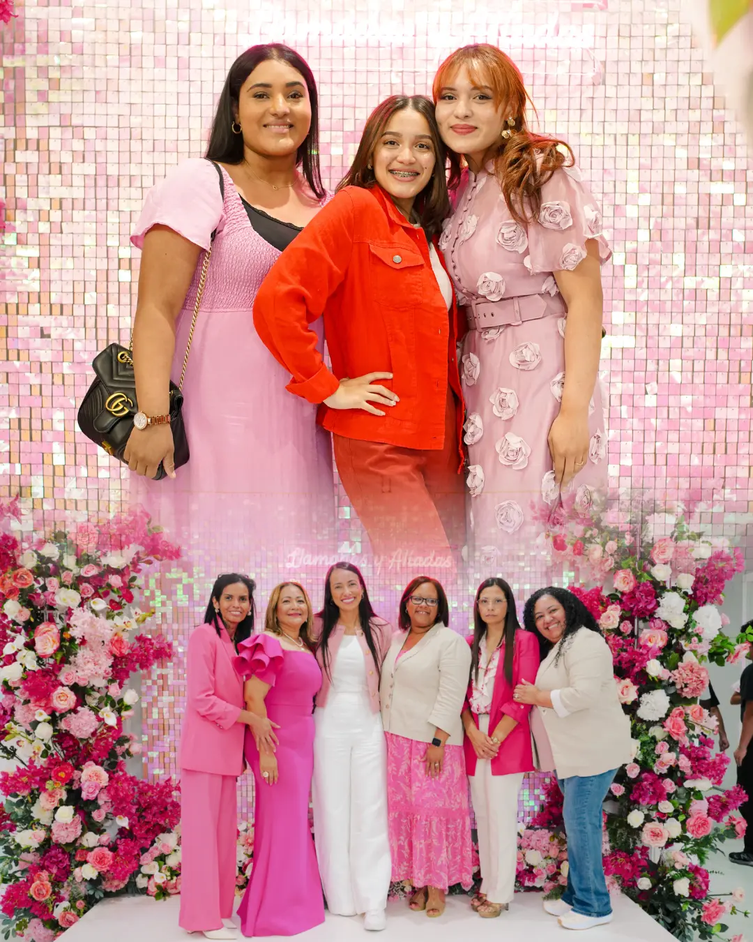 Asistentes en el photo booth de Llamadas y Aliadas